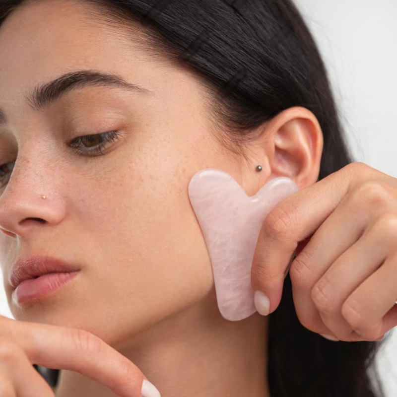 Kit Gua-Sha & Rouleau de Jade Visage – Drainage, Lifting & Éclat Naturel